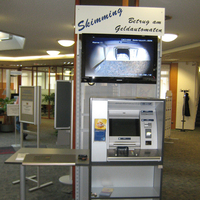 Ein manipulierter Geldautomat.